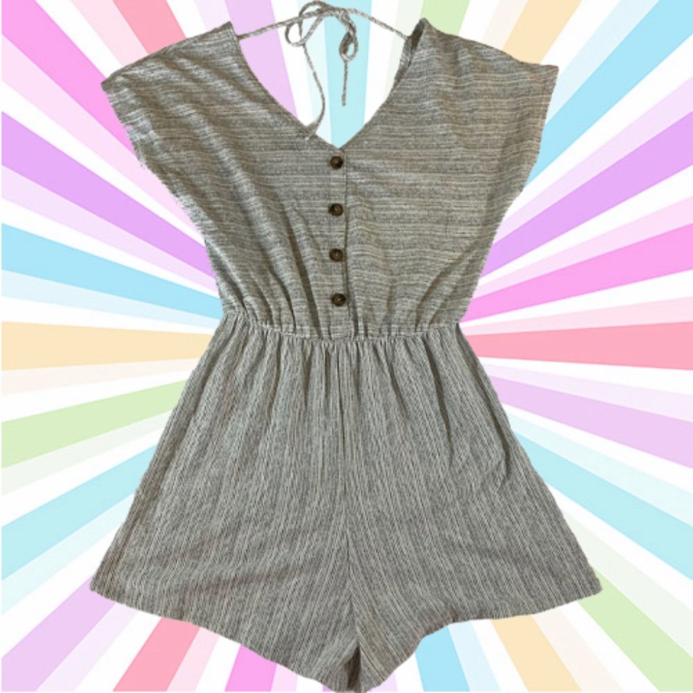 Soft and cute Caution To The Wind grey button up romper Size Small